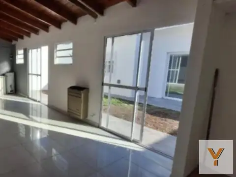 Casa 3 ambientes con 2 baños