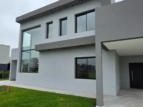 Casa en Alquiler de 4 dormitorios