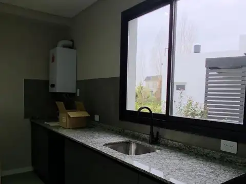 Casa a Estrenar a la laguna La Alameda