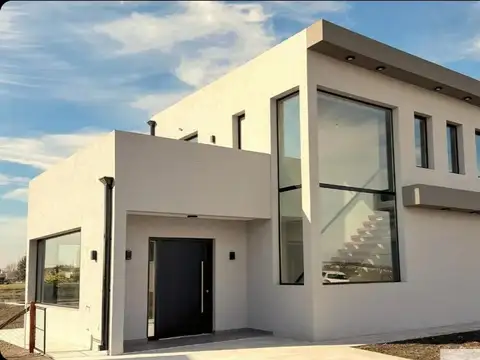 Casa A La Laguna La Alameda A Estrenar