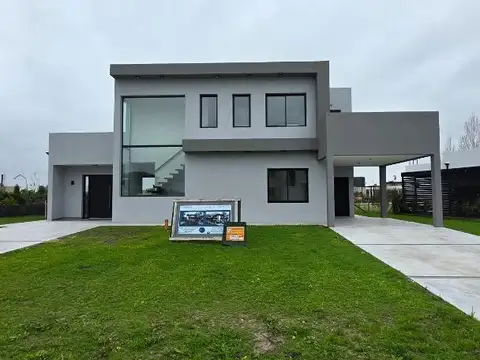Casa a Estrenar a la laguna La Alameda