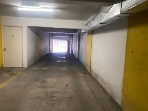 Cochera Grande Cubierta x rampa 1er Subsuelo Sobre Patricios