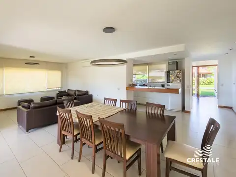 Casa 6 ambientes con 2 baños