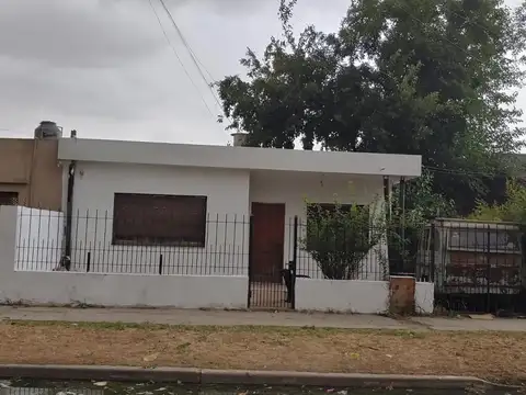 VENTA Casa 3 ambientes con amplio patio,  Casa a Restaurar