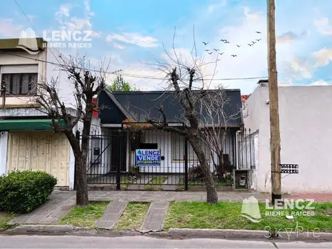 Casa en Venta de 3 ambientes, Jardin y Amplio Quincho- Quilmes