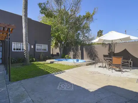 Casa 5 ambientes con 3 baños