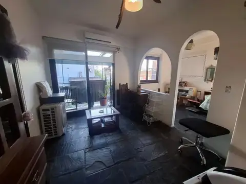 Venta. Monoambiente divisible. Av Belgrano 3900.
