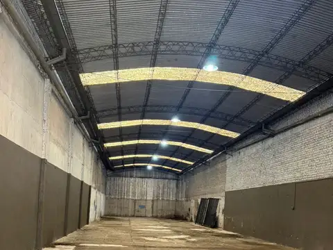 Galpón en Alquiler de 337 m2 aproximados (8,66 x 39).