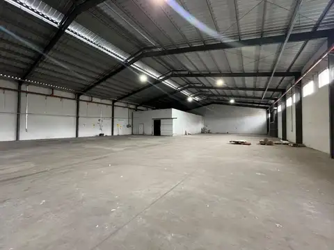 Alquiler de Galpón de 1.200 mts2 con Doble Ingreso  en Fisherton-Rosario