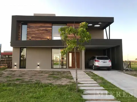Casa en venta con renta sobre lote interno  en Barrio Ceibos Puertos