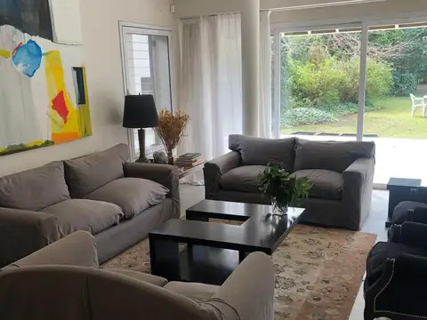 Casa en venta, de 5 dormitorios en San Isidro Santa Rita