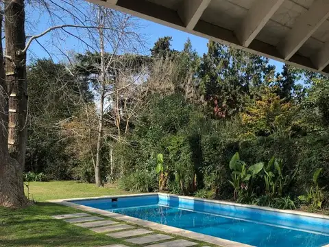 Casa 6 ambientes con 4 baños