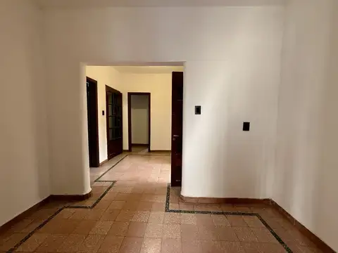 Casa 6 ambientes con 1 baño