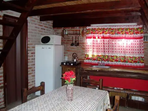 Complejo de dos cabañas con vista al río Paraná, en Vuelta de Obligado, Partido de San Pedro.