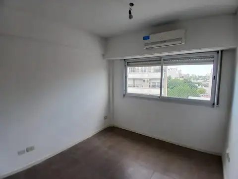 Alquiler. Semipiso 3 ambientes con balcon en Villa Urquiza