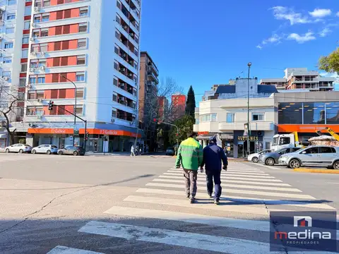 Alquiler Local Comercial En Esquina 354m² - Av. Santa Fe, Martínez