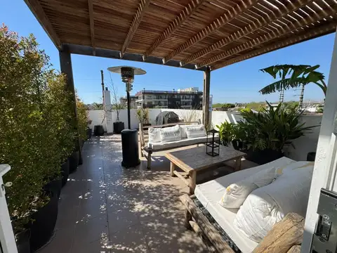Venta Exclusivo Triplex con  Terraza Propia, dos  Baños , toilette y  Cochera