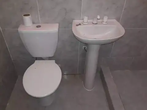 Casa en Alquiler con 1 cochera