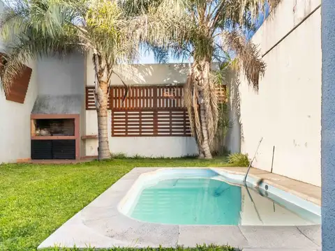 CASA EN VENTA 2 DORMITORIOS BARRIO ARROYITO