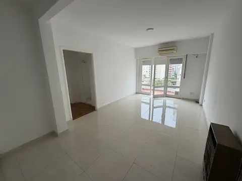 DEPTO DE 4AMB. 6º PISO AL FRENTE, EN MUY BUEN ESTADO (RECICLADO A NUEVO), de 67Mts2, SUPER LUMINOSO