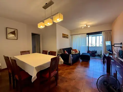 Impecable departamento 4 ambientes en alquiler, con posibilidad cochera. Ingreso febrero