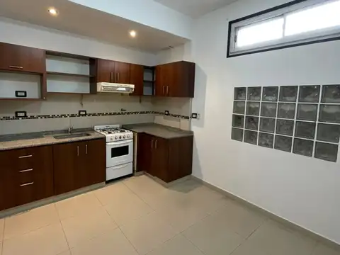 Int Carrere 700, Piso 1