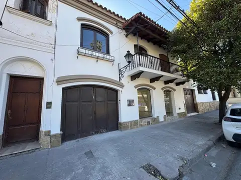 Oficina 8 ambientes con 5 baños