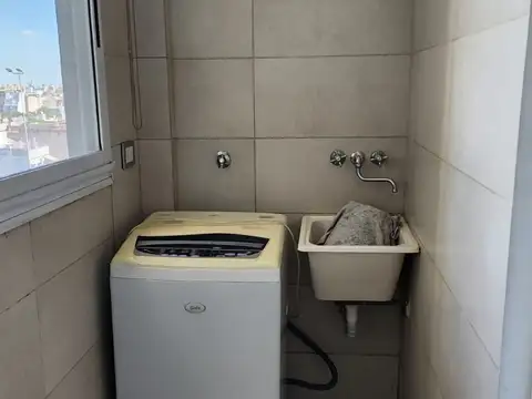 5Amb con dependencia. 112 m2  semi piso