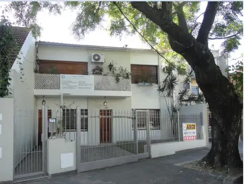 PH EN VENTA DE 3 AMB CON  PATIO Y  A 1 CDRA DE ESTACIÓN