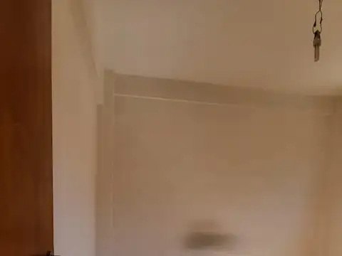 DEPARTAMENTO CON COCHERA EN CASTELAR A 2 CUADRAS DE LA ESTACIÓN