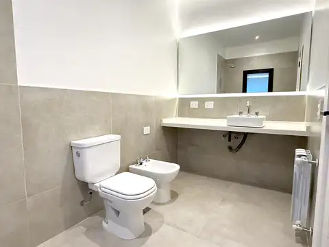 Casa 4 ambientes con 3 baños