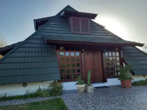 Casa en Venta con 2 cocheras