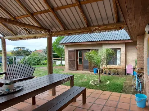 Casa 4 ambientes con 2 baños