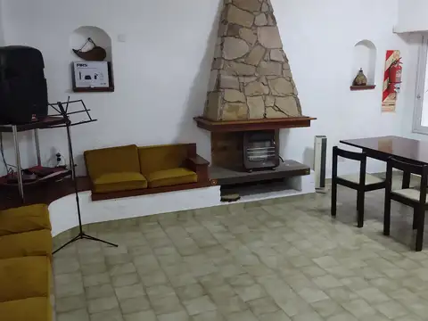 Casa en Alquiler con 1 cochera