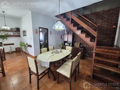 Casa en Venta con 4 cocheras