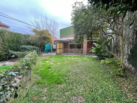 Martínez: Amplio Ambiente con Jardín, Pileta y Parrilla