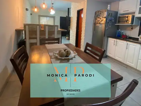 Casa en Alquiler con 2 cocheras