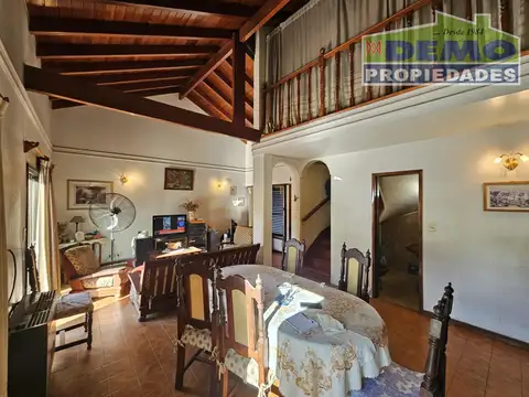 Casa en Venta con 3 cocheras