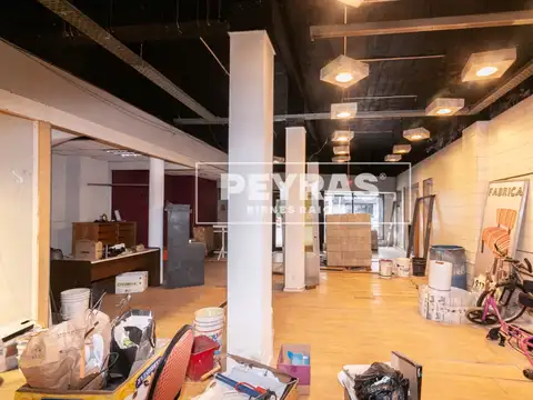 Local comercial con galpón sobre H. Yrigoyen. 445 m2 totales.
