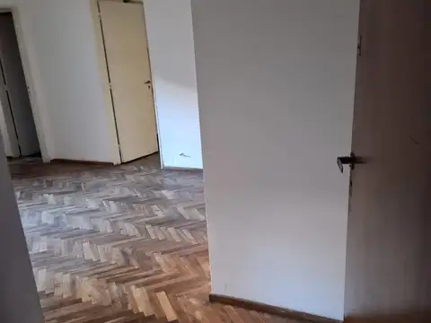 Tres de Febrero 1073, interno, un dormitorio 481-5308