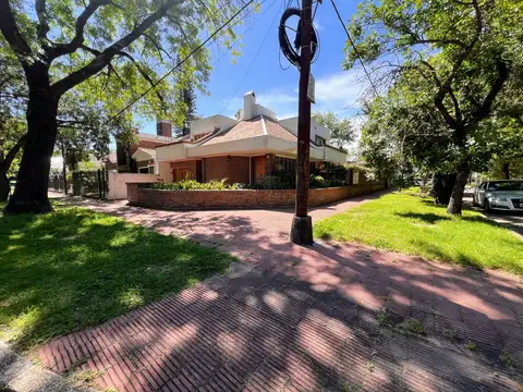 Casa en Venta en Alberdi, USD 240.000