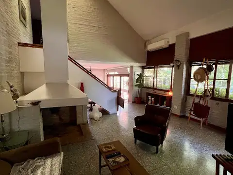 Casa 5 ambientes con 2 baños
