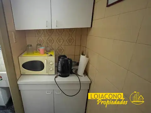Local con baño y entrepiso - LOIACONO PROPIEDADES