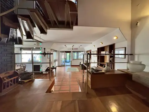 Casa en Venta con 2 cocheras