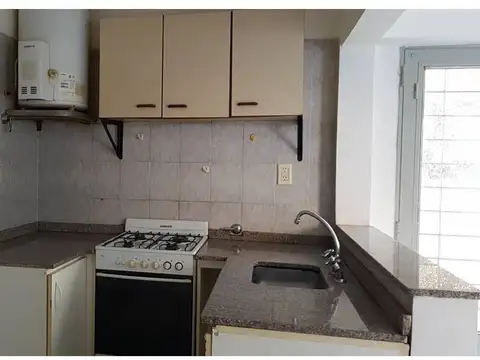 TIPO CASA 2 ambientes con patio. Financiación Directa
