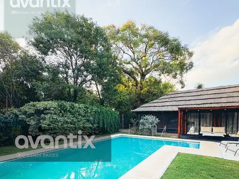Casa en Venta con 2 cocheras