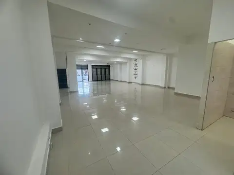 ALQUILER Salón Comercial de 200 m² en Las Heras