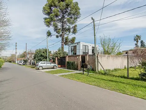 Casa con pileta patio y galería en 21 C entre 423 bis y 424 al 200 Villa Elisa