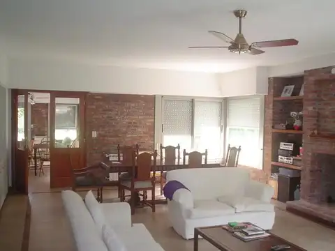 Country Carlos Pellegrini