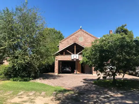 Casa en Venta con 2 cocheras